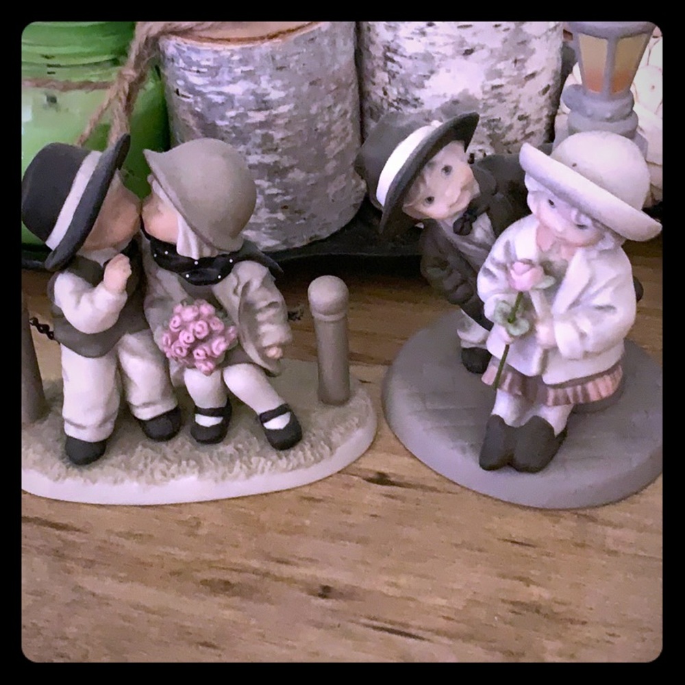 Set of 2 Kim Anderson couple figurines